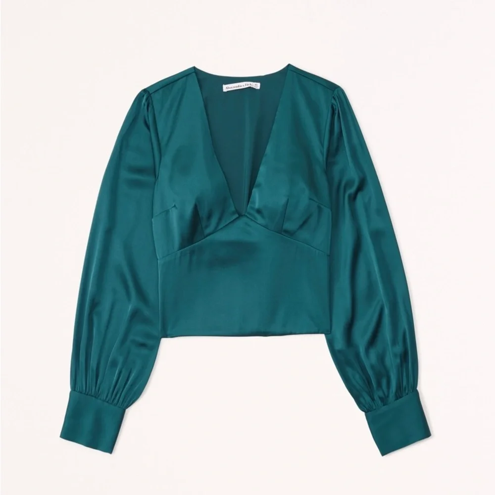Long sleeve satin emerald Abercrombie top